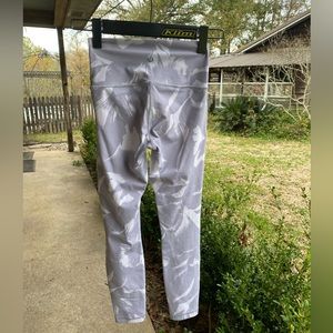 Lululemon Wunder Under leggings size 2 25” inseam